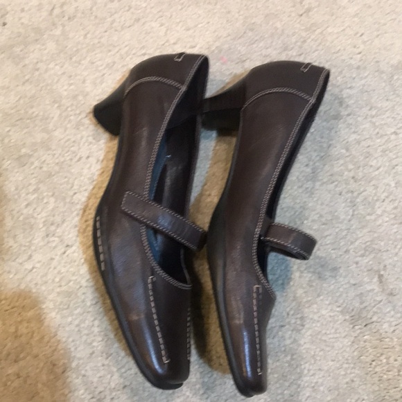Aerosoles Relatch Velcro Closure Leather Upper Mary Jane 2 inch Heel Shoes-Sz 8 - Picture 4 of 10